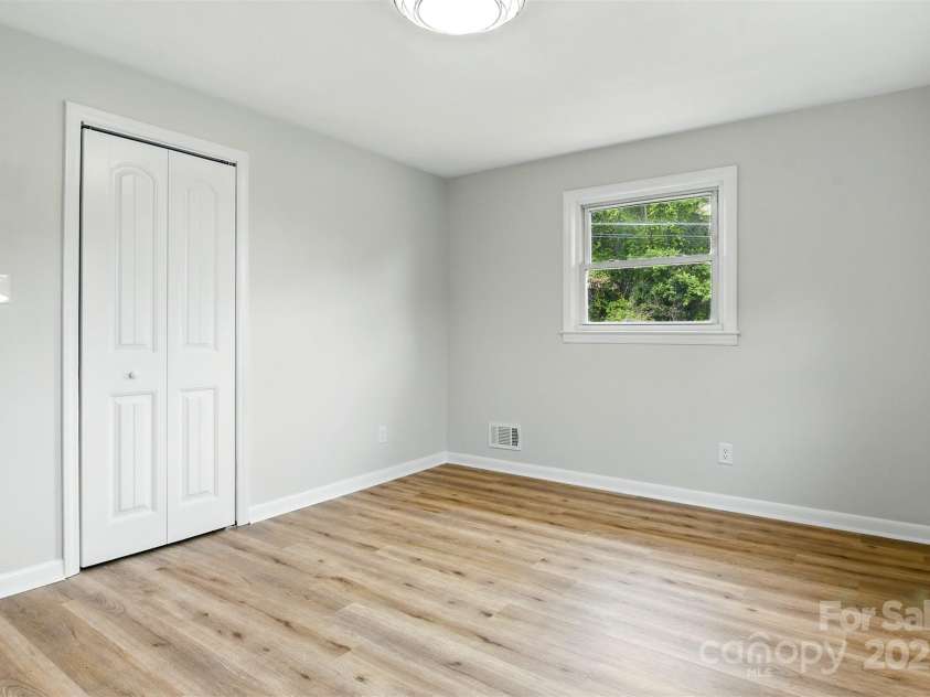 1837 6th Avenue, Hickory, NC 28601.  MLS# CAR4268387, YatesRealty ID 23235. 