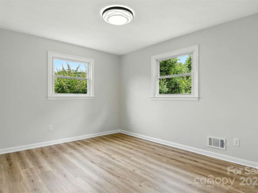 1837 6th Avenue, Hickory, NC 28601.  MLS# CAR4268387, YatesRealty ID 23235. 