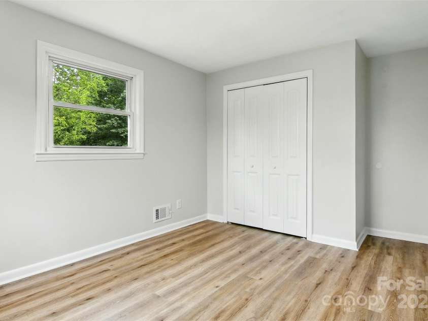 1837 6th Avenue, Hickory, NC 28601.  MLS# CAR4268387, YatesRealty ID 23235. 