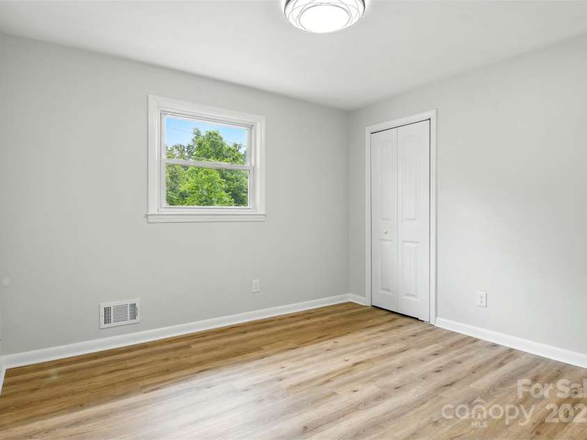 1837 6th Avenue, Hickory, NC 28601.  MLS# CAR4268387, YatesRealty ID 23235. 