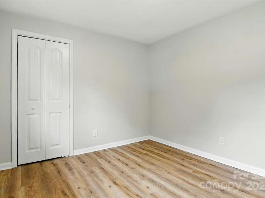 1837 6th Avenue, Hickory, NC 28601.  MLS# CAR4268387, YatesRealty ID 23235. 