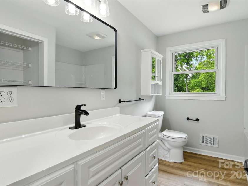 1837 6th Avenue, Hickory, NC 28601.  MLS# CAR4268387, YatesRealty ID 23235. 