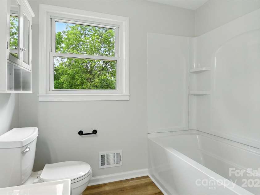 1837 6th Avenue, Hickory, NC 28601.  MLS# CAR4268387, YatesRealty ID 23235. 