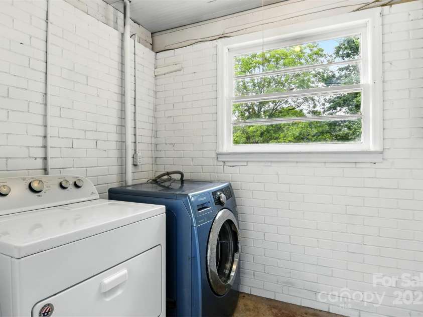 1837 6th Avenue, Hickory, NC 28601.  MLS# CAR4268387, YatesRealty ID 23235. 