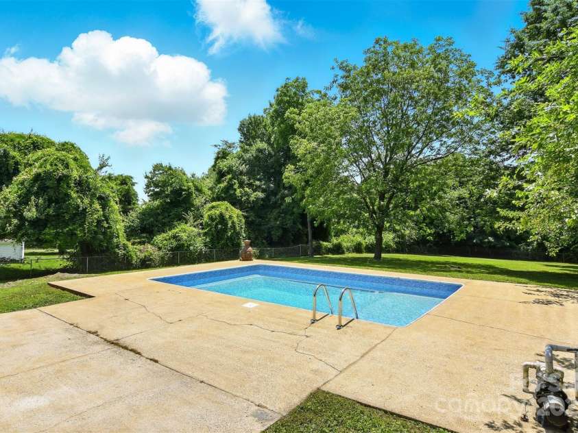 1837 6th Avenue, Hickory, NC 28601.  MLS# CAR4268387, YatesRealty ID 23235. 