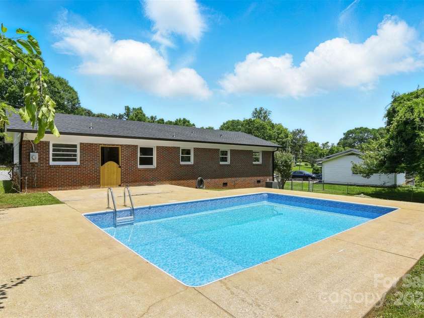 1837 6th Avenue, Hickory, NC 28601.  MLS# CAR4268387, YatesRealty ID 23235. 