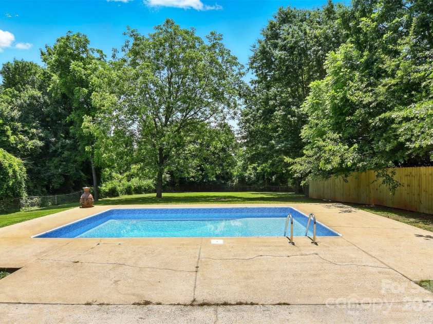 1837 6th Avenue, Hickory, NC 28601.  MLS# CAR4268387, YatesRealty ID 23235. 