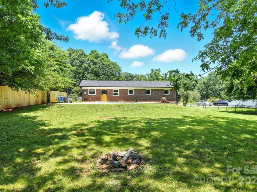 1837 6th Avenue, Hickory, NC 28601.  MLS# CAR4268387, YatesRealty ID 23235. 