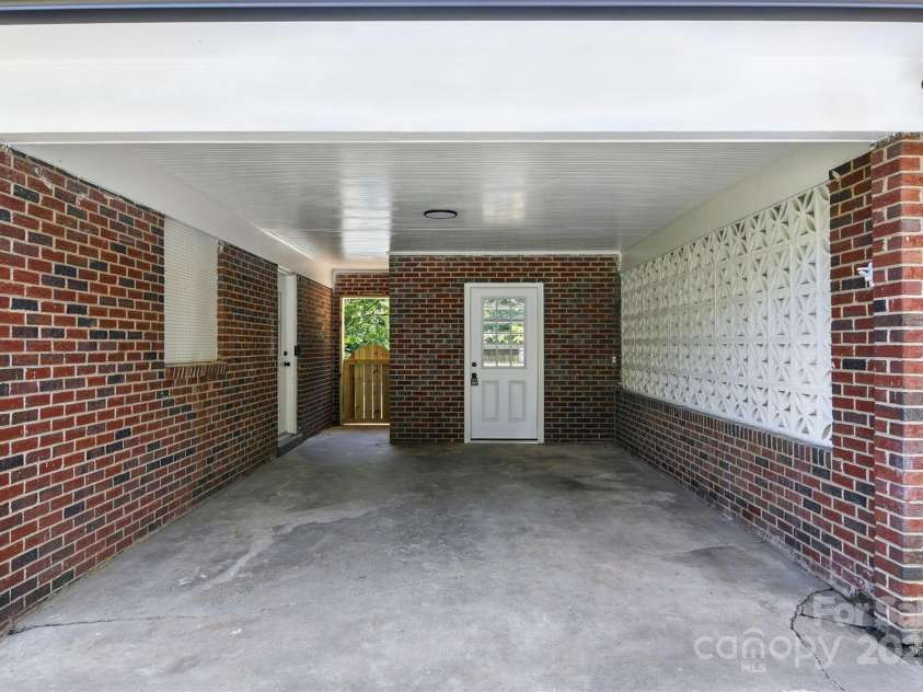 1837 6th Avenue, Hickory, NC 28601.  MLS# CAR4268387, YatesRealty ID 23235. 