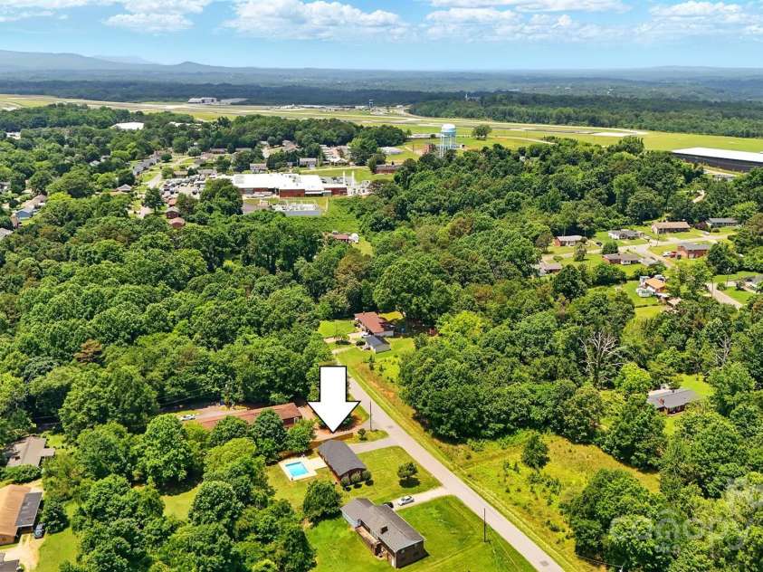 1837 6th Avenue, Hickory, NC 28601.  MLS# CAR4268387, YatesRealty ID 23235. 