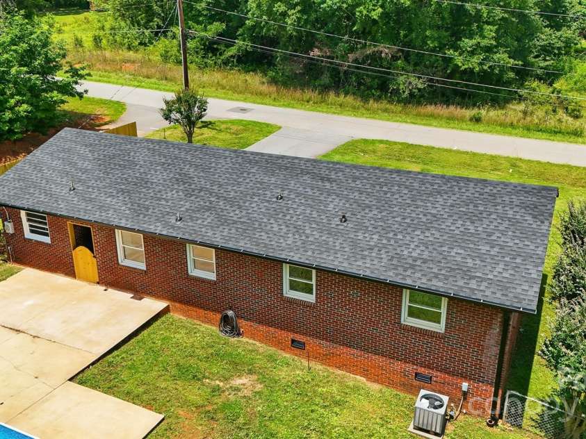1837 6th Avenue, Hickory, NC 28601.  MLS# CAR4268387, YatesRealty ID 23235. 