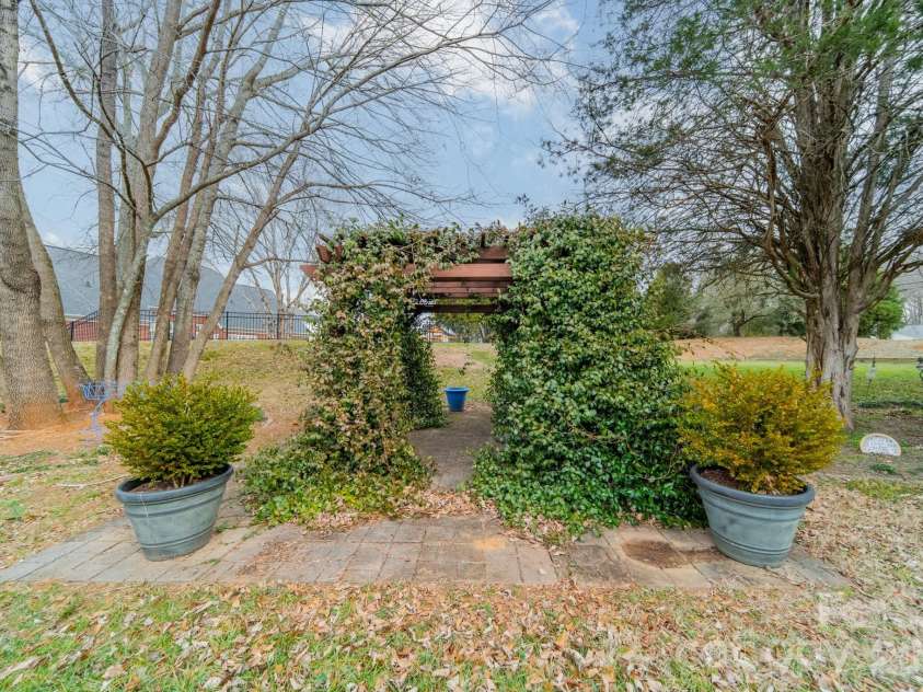 4006 Belle Meade Circle, Belmont, NC 28012.  MLS# CAR4340900, YatesRealty ID 23235. 