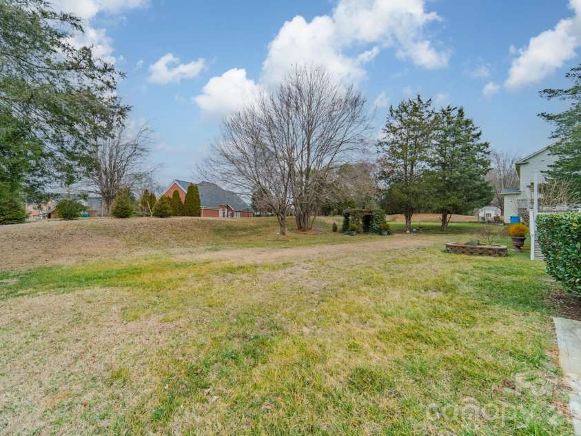 4006 Belle Meade Circle, Belmont, NC 28012.  MLS# CAR4340900, YatesRealty ID 23235. 