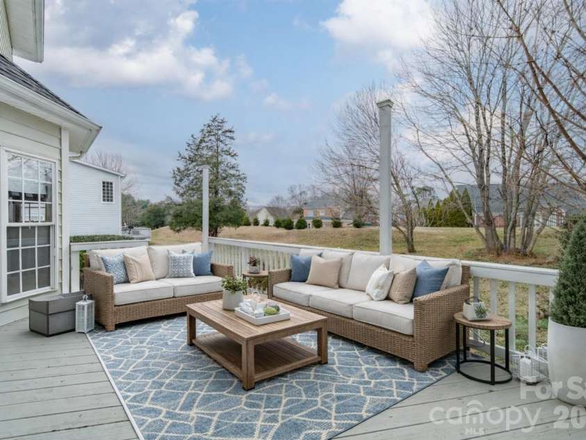 4006 Belle Meade Circle, Belmont, NC 28012.  MLS# CAR4340900, YatesRealty ID 23235. 