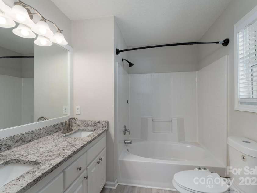 1782 Oakdale Road, Rock Hill, SC 29730.  MLS# CAR4276149, YatesRealty ID 23236. Main ensuite bath