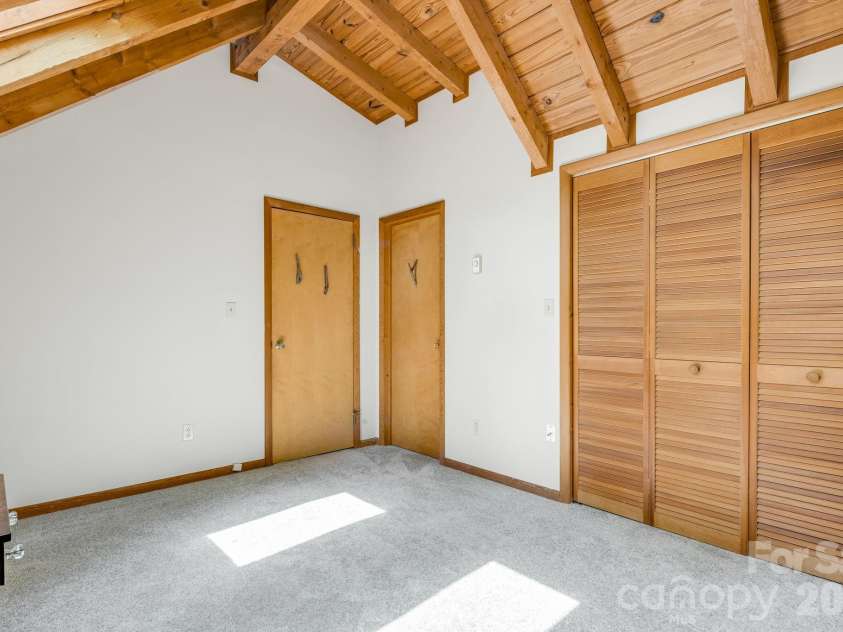 17 Greer Way, Mars Hill, NC 28754.  MLS# CAR4370316, YatesRealty ID 23237. 2nd bathroom Ensuite access