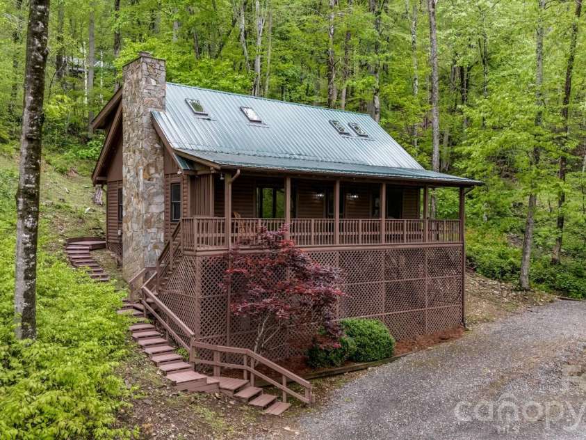17 Greer Way, Mars Hill, NC 28754.  MLS# CAR4370316, YatesRealty ID 23237. Circular driveway