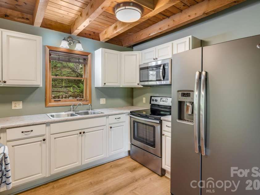 17 Greer Way, Mars Hill, NC 28754.  MLS# CAR4370316, YatesRealty ID 23237. Clean and tidy