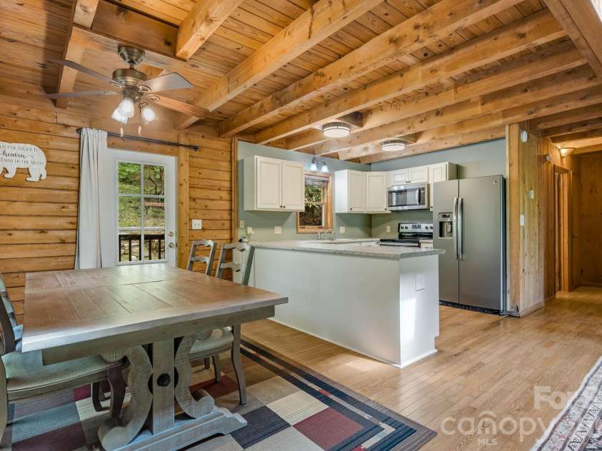 17 Greer Way, Mars Hill, NC 28754.  MLS# CAR4370316, YatesRealty ID 23237. Dining area