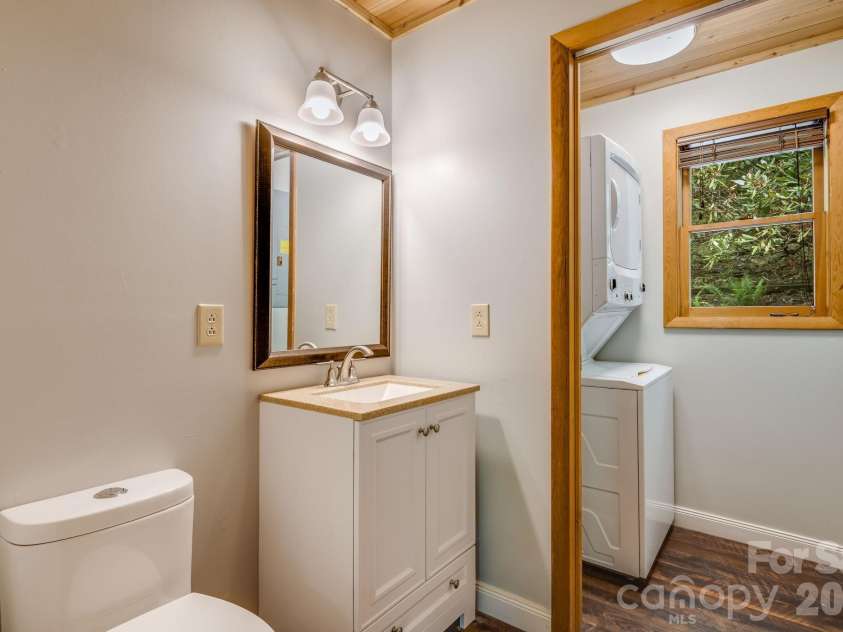 17 Greer Way, Mars Hill, NC 28754.  MLS# CAR4370316, YatesRealty ID 23237. Half Bath/Laundry Room