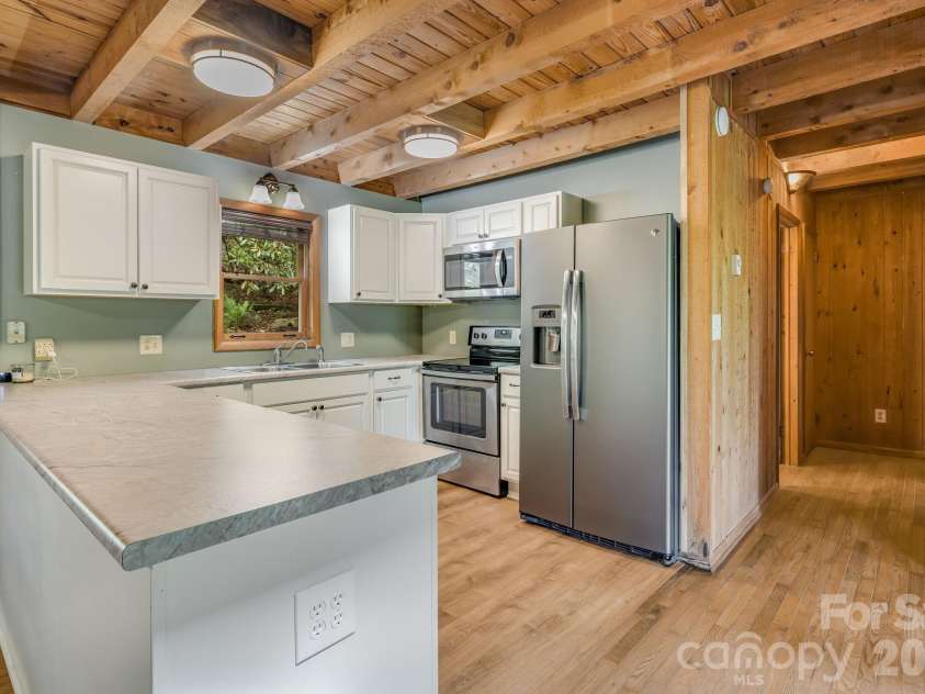 17 Greer Way, Mars Hill, NC 28754.  MLS# CAR4370316, YatesRealty ID 23237. Newer appliances