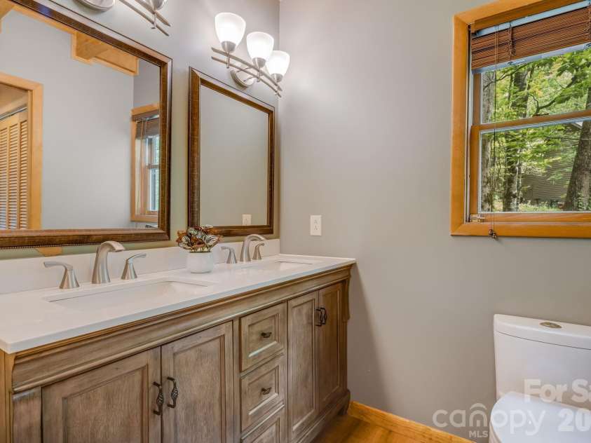 17 Greer Way, Mars Hill, NC 28754.  MLS# CAR4370316, YatesRealty ID 23237. Primary Bathroom