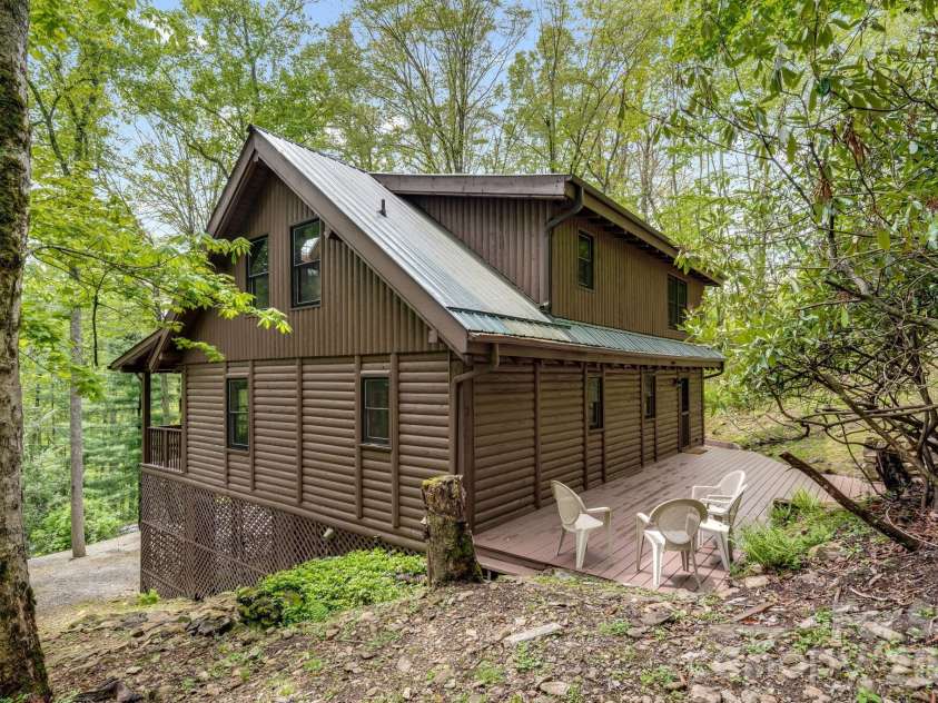 17 Greer Way, Mars Hill, NC 28754.  MLS# CAR4370316, YatesRealty ID 23237. Two level home