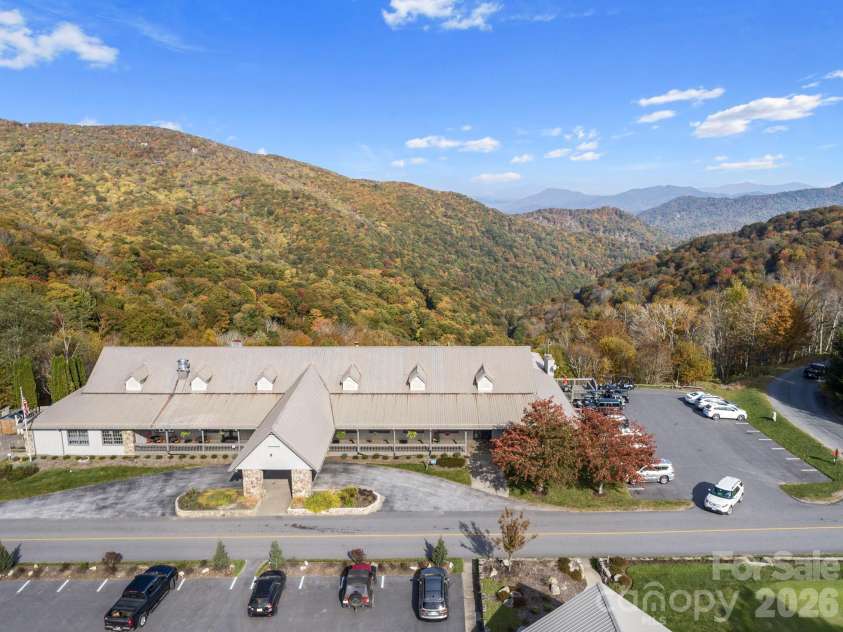 17 Greer Way, Mars Hill, NC 28754.  MLS# CAR4370316, YatesRealty ID 23237. WLCC facilities
