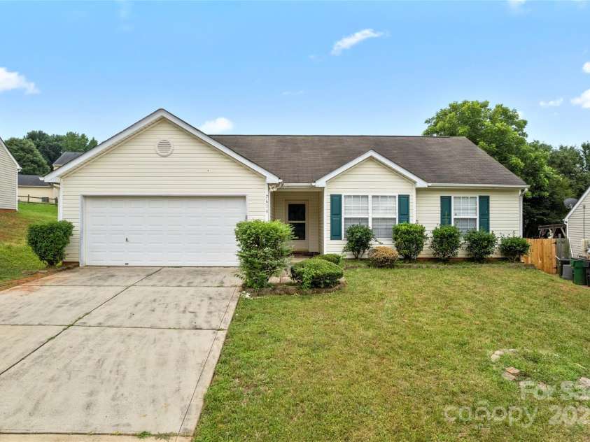 7616 Shiny Meadow Lane, Charlotte, NC 28215.  MLS# CAR4275110, YatesRealty ID 23237. Front