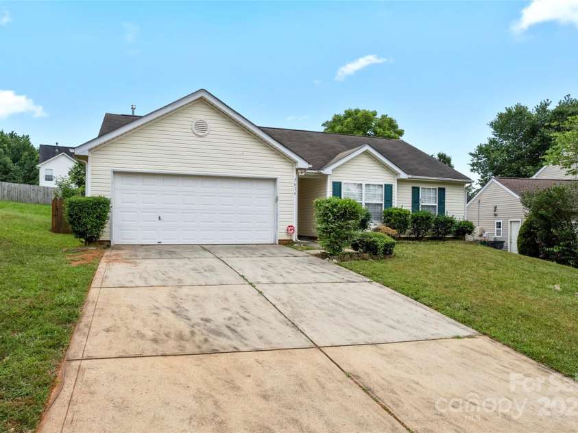 7616 Shiny Meadow Lane, Charlotte, NC 28215.  MLS# CAR4275110, YatesRealty ID 23237. Front