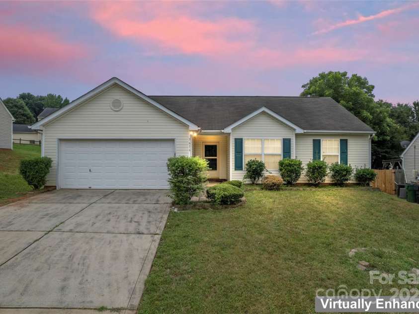 7616 Shiny Meadow Lane, Charlotte, NC 28215.  MLS# CAR4275110, YatesRealty ID 23237. Front