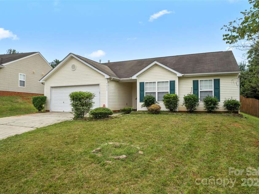 7616 Shiny Meadow Lane, Charlotte, NC 28215.  MLS# CAR4275110, YatesRealty ID 23237. Front