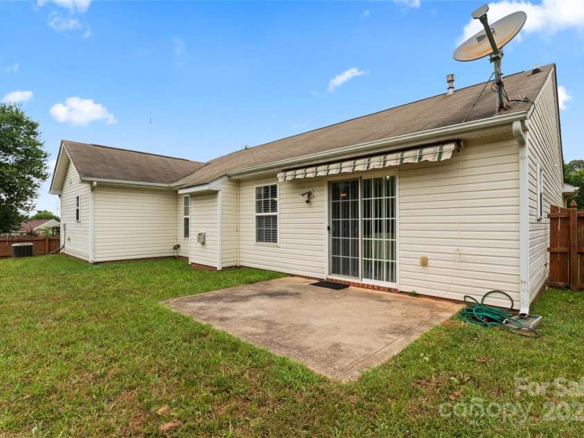 7616 Shiny Meadow Lane, Charlotte, NC 28215.  MLS# CAR4275110, YatesRealty ID 23237. Large fenced-in backyard