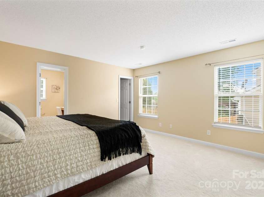 7616 Shiny Meadow Lane, Charlotte, NC 28215.  MLS# CAR4275110, YatesRealty ID 23237. Large Primary Bedroom