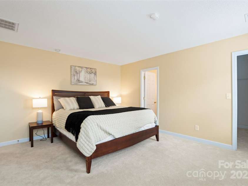 7616 Shiny Meadow Lane, Charlotte, NC 28215.  MLS# CAR4275110, YatesRealty ID 23237. Large Primary Bedroom