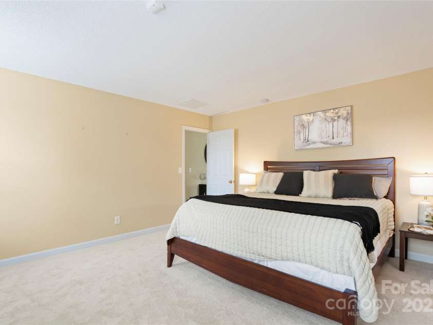 7616 Shiny Meadow Lane, Charlotte, NC 28215.  MLS# CAR4275110, YatesRealty ID 23237. Large Primary Bedroom