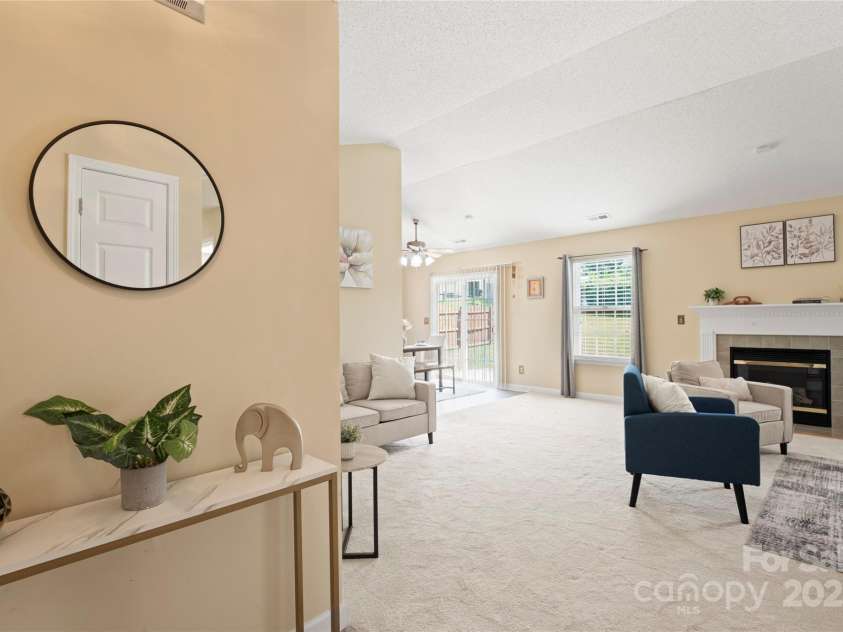 7616 Shiny Meadow Lane, Charlotte, NC 28215.  MLS# CAR4275110, YatesRealty ID 23237. Living area, open floor concept