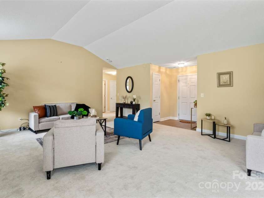 7616 Shiny Meadow Lane, Charlotte, NC 28215.  MLS# CAR4275110, YatesRealty ID 23237. Living area, open floor concept