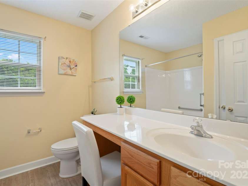 7616 Shiny Meadow Lane, Charlotte, NC 28215.  MLS# CAR4275110, YatesRealty ID 23237. Primary Bathroom