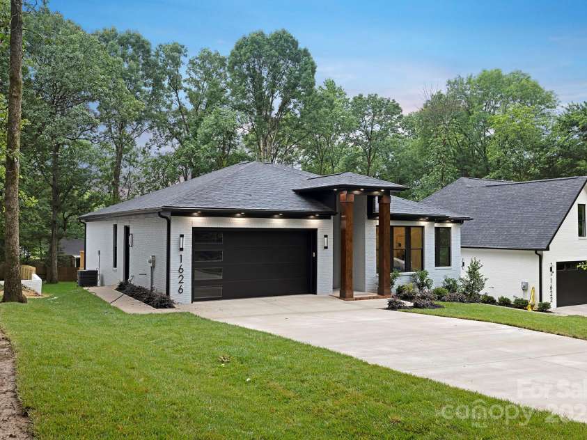 1626 Burtonwood Circle, Charlotte, NC 28212.  MLS# CAR4264142, YatesRealty ID 23238. 