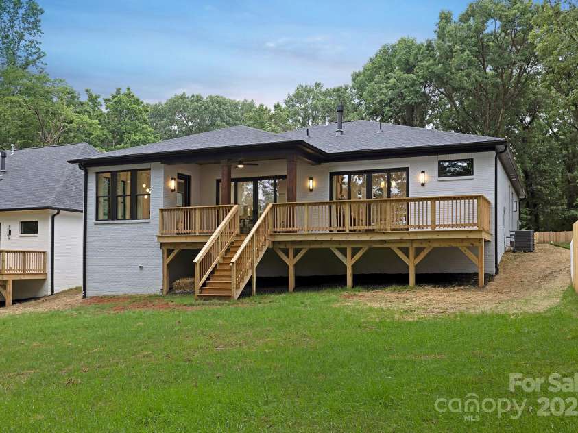 1626 Burtonwood Circle, Charlotte, NC 28212.  MLS# CAR4264142, YatesRealty ID 23238. 