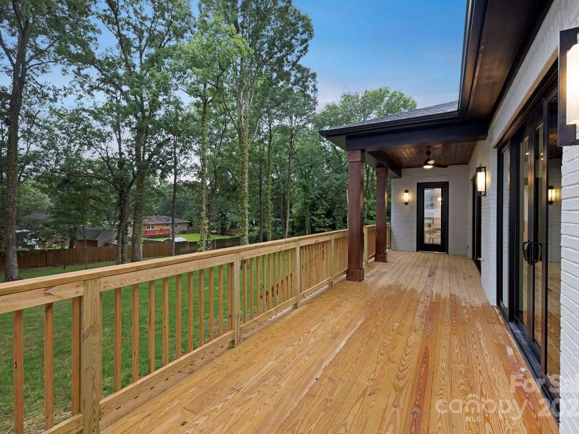 1626 Burtonwood Circle, Charlotte, NC 28212.  MLS# CAR4264142, YatesRealty ID 23238. 