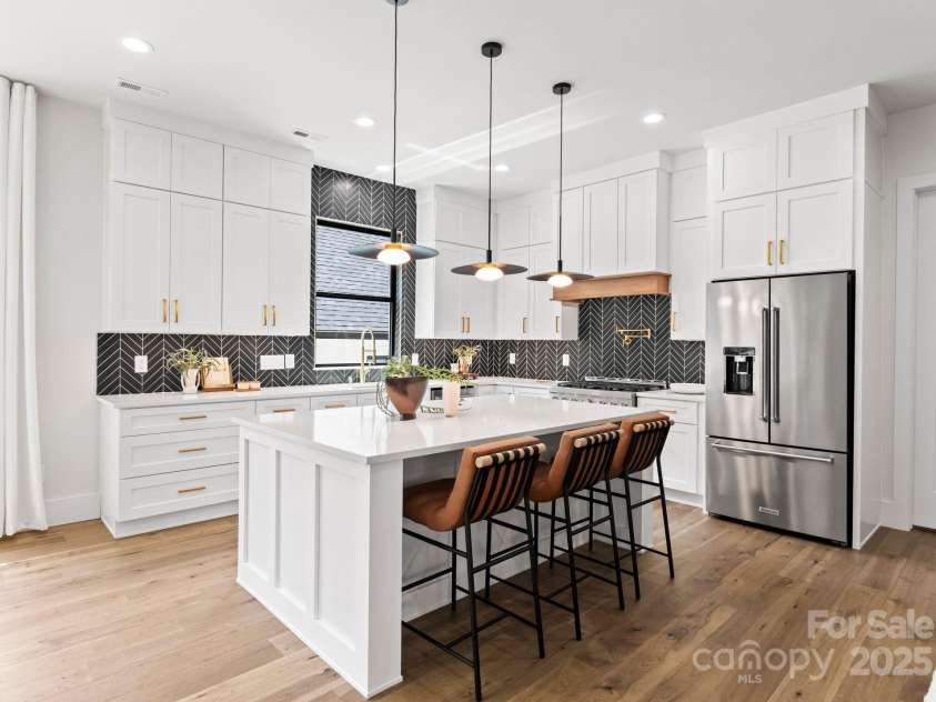 1626 Burtonwood Circle, Charlotte, NC 28212.  MLS# CAR4264142, YatesRealty ID 23238. 