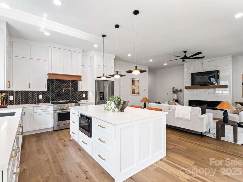1626 Burtonwood Circle, Charlotte, NC 28212.  MLS# CAR4264142, YatesRealty ID 23238. 