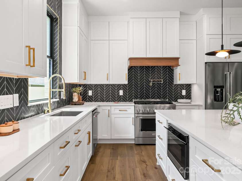1626 Burtonwood Circle, Charlotte, NC 28212.  MLS# CAR4264142, YatesRealty ID 23238. 