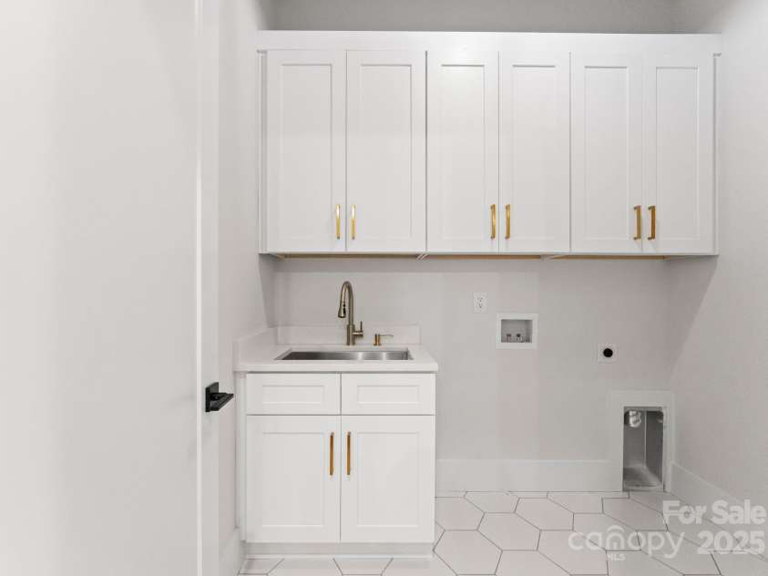 1626 Burtonwood Circle, Charlotte, NC 28212.  MLS# CAR4264142, YatesRealty ID 23238. 