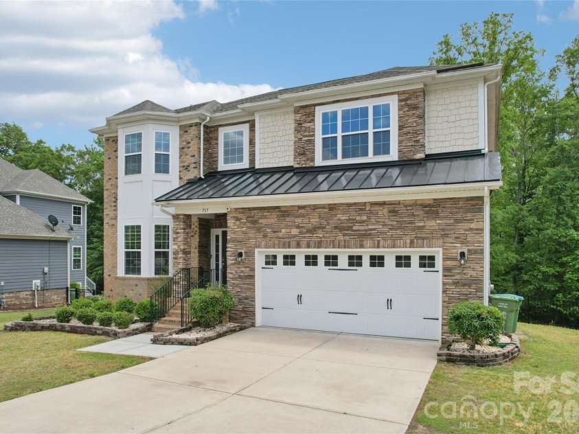 717 Laurel Oaks Court, Fort Mill, SC 29715.  MLS# CAR4378666, YatesRealty ID 23238. 