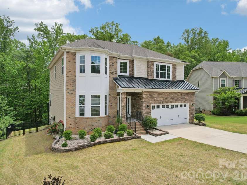 717 Laurel Oaks Court, Fort Mill, SC 29715.  MLS# CAR4378666, YatesRealty ID 23238. 