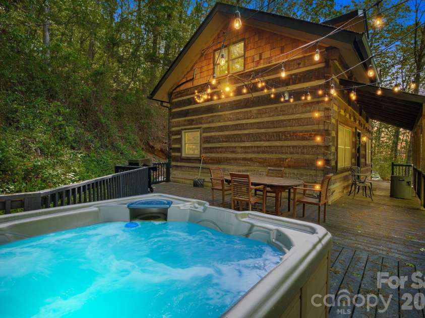 155 Spivey Mountain Road, Asheville, NC 28806.  MLS# CAR4374697, YatesRealty ID 23239. 