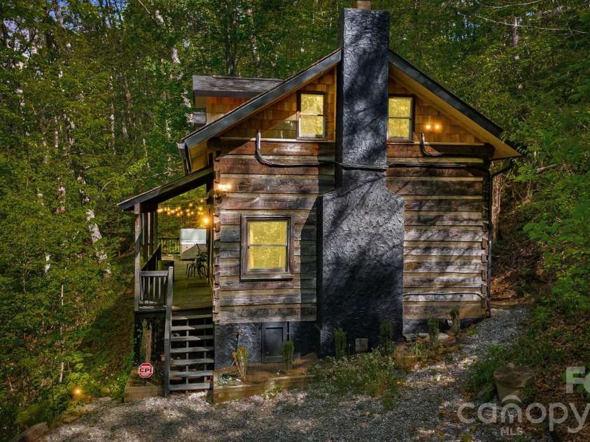 155 Spivey Mountain Road, Asheville, NC 28806.  MLS# CAR4374697, YatesRealty ID 23239. 